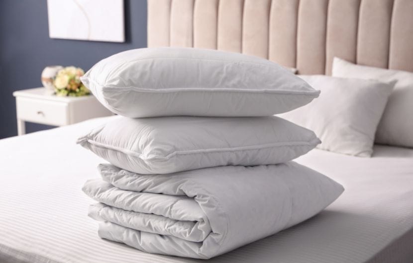 hotel white pillows and duvet